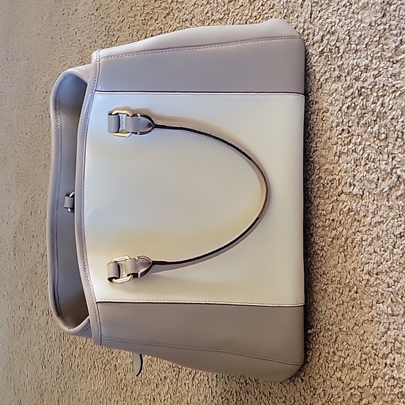 Coach Handbag Authentic Very Nice Condition - Picture 10 of 10